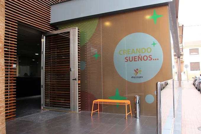 Fachada de entrada de ImaginaryCenter