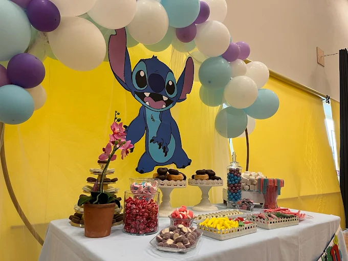 Mesa de dulces tematizada para cumpleaños